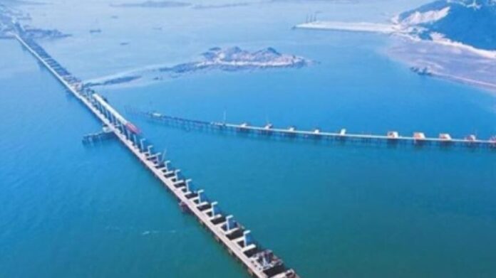 Завершилось строительство самого большого моста в мире
