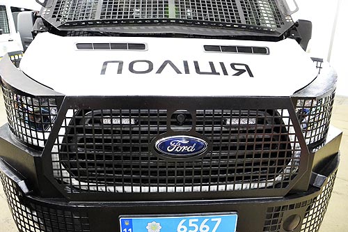 Спецподразделения украинской полиции получили антивандальные Ford Transit «Захват»