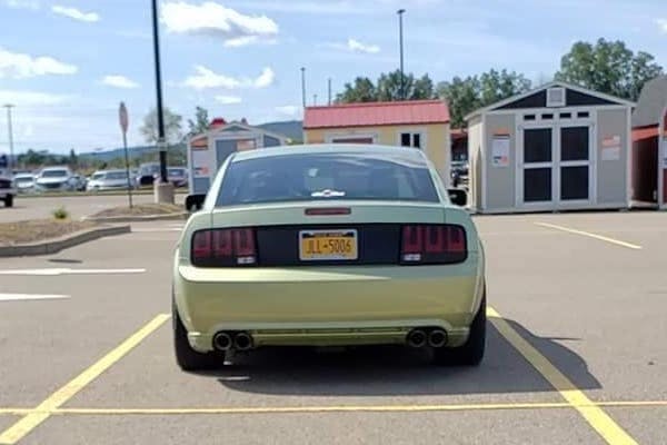 Самый нелепый тюнинг: Ford Mustang с лицом Camaro