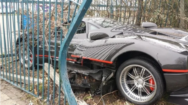 В Лондоне разбили уникальный спорткар за миллион евро (ФОТО)
