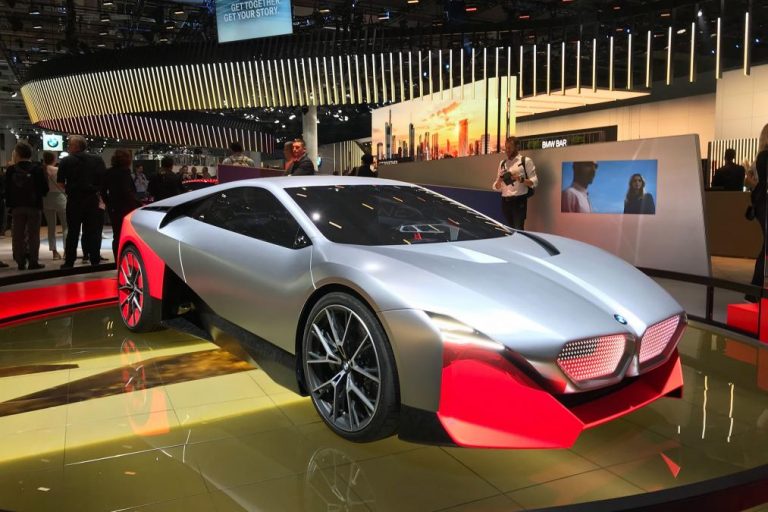 BMW M к 2021 году выпустит суперкар-беспилотник