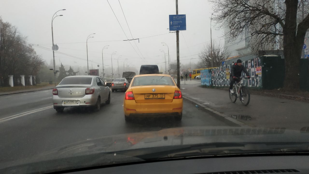 В Киеве заметили «Яндекс такси»: в сети одновременно шутят и негодуют