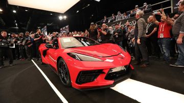Первый Corvette Stingray 2020 продан за 3 млн долларов (ФОТО)