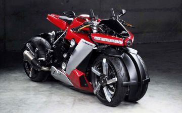 Четырехколесный мотоцикл за 100 тысяч евро