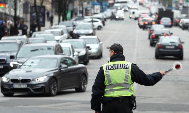 Для украинских водителей ввели новые запреты: за что будут штрафовать