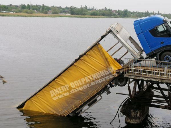 В Днепропетровской области рухнул мост: как объехать и доехать в Никополь
