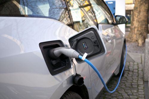 В Верховной Раде появился законопроект, который закрепит льготы на электромобили и некоторые гибридные авто