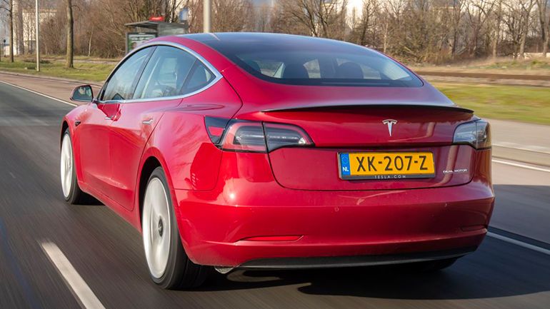 Немецкий суд запретил вводящую в заблуждение рекламу Tesla