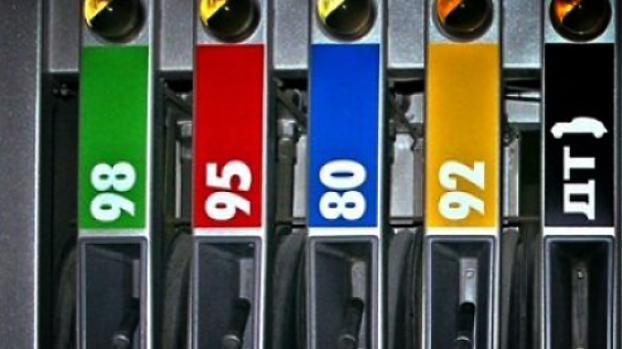 Цены на бензин остановились: эксперт назвал две причины \"заморозки\"