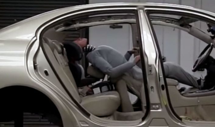 Сиденья в американских автомобилях оказались опасными: видео