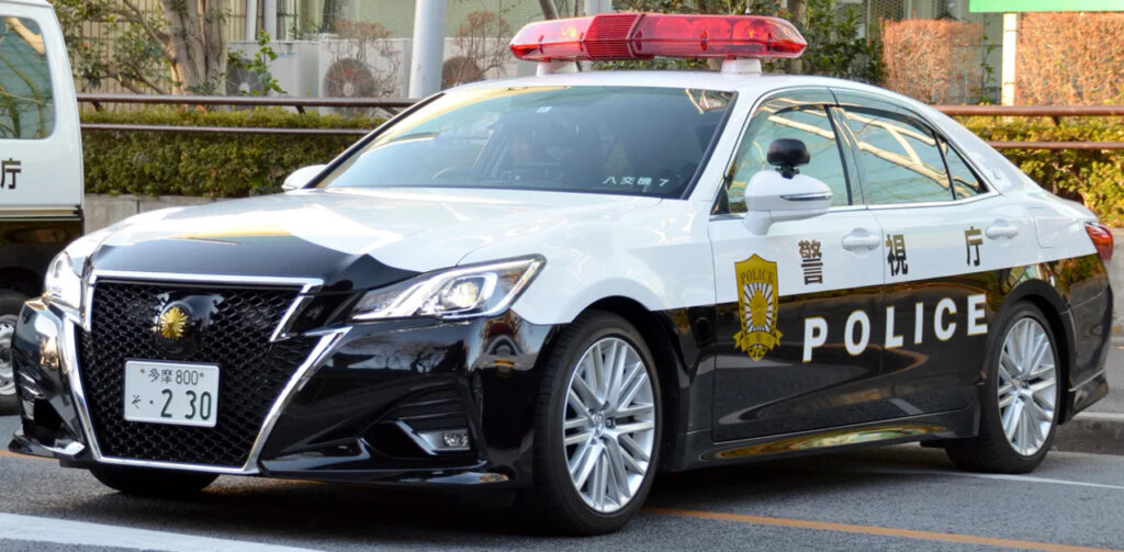 На каких автомобилях гоняет полиция Японии
