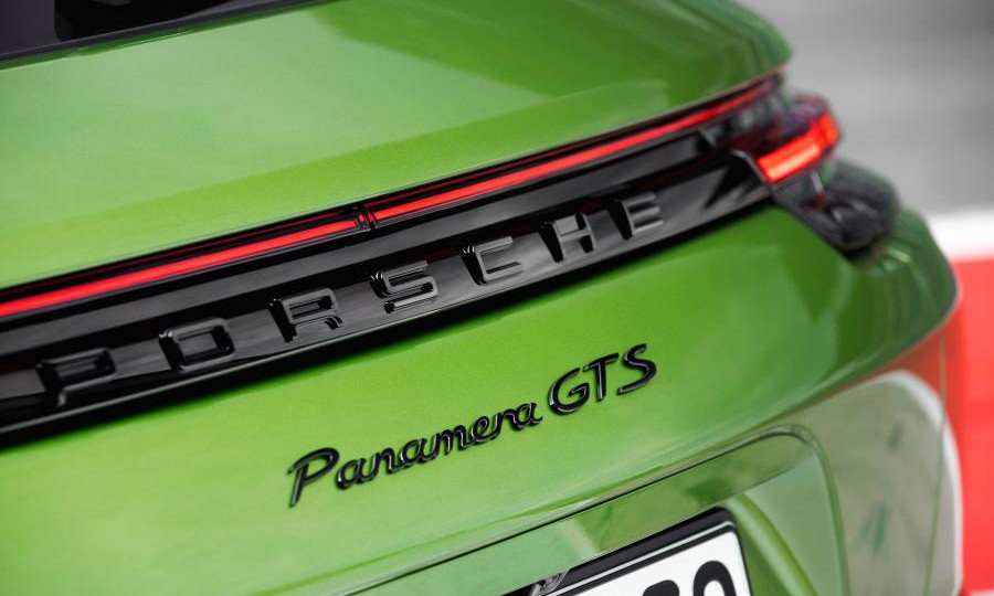 В Porsche представили обновленный Panamera: фото
