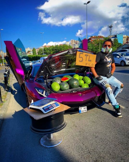 Полиция оштрафовала торговца арбузами на Lamborghini (ФОТО)