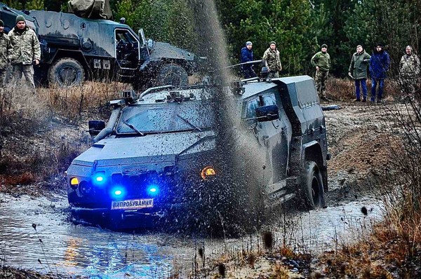 Украинский бронеавтомобиль сделали еще опаснее для врага: фото