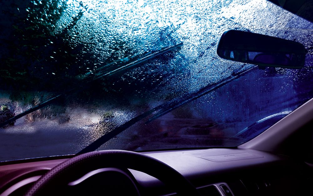 Как управлять автомобилем в дождь: советы экспертов