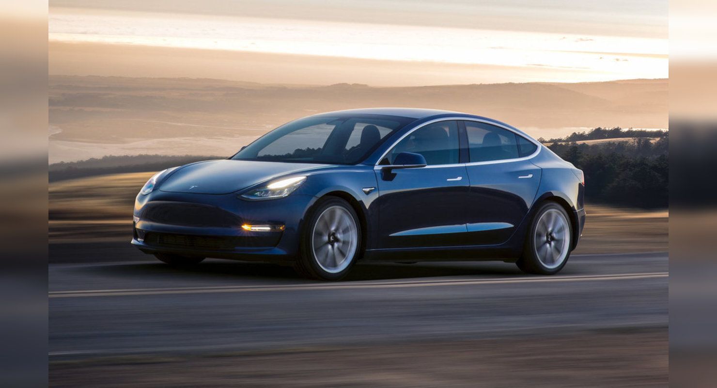Владелица Tesla Model 3 использовала автомобильное приложение, чтобы обмануть и перехитрить преступников