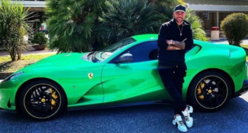 300 000 евро за фотографию: известный модельер проиграл суд Ferrari