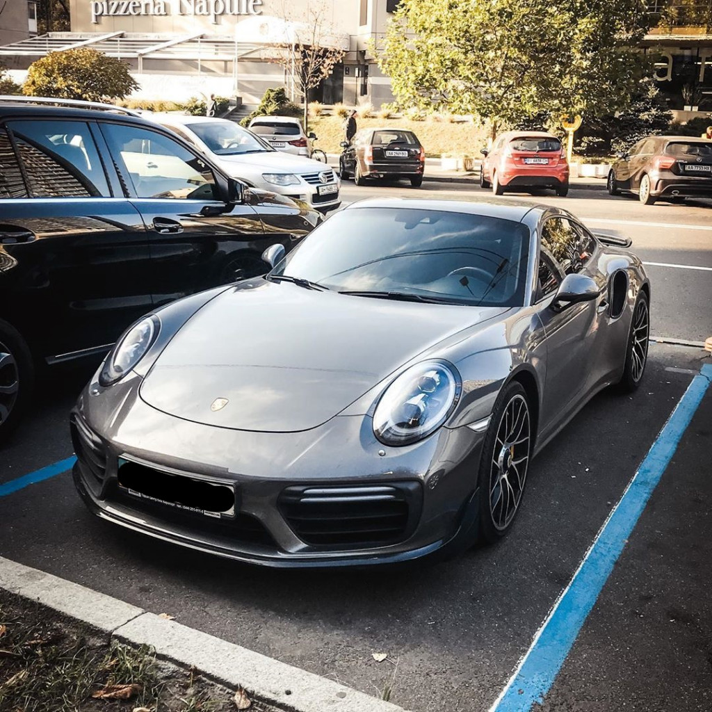 В Киеве замечен премиальный спорткар Porsche за почти $400 тысяч (Фото)