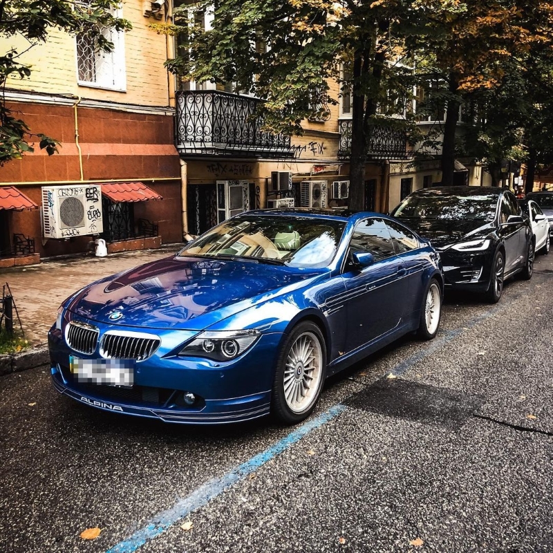 В центре Киева заметили редкий BMW - разгоняется до 315 км/ч: фото