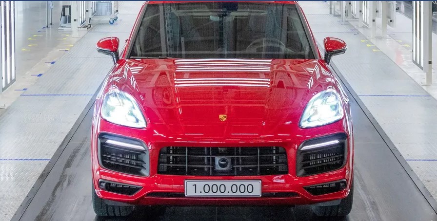 Компания Porsche выпустила миллионный Cayenne