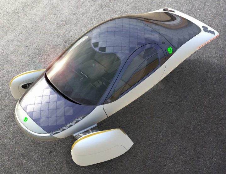 Представлен первый в мире электромобиль с запасом хода 1600 км и солнечными батареями