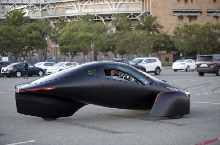 Представлен первый в мире электромобиль с запасом хода 1600 км и солнечными батареями