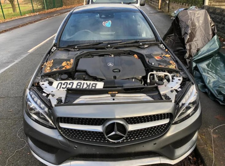 В Британии воры украли \"половину\" нового Mercedes-Benz