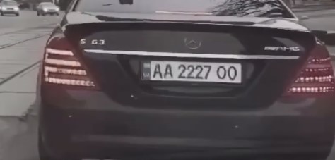 Меняет номера за пару секунд: водители в Украине нашли новый способ уйти от автофиксации, видео