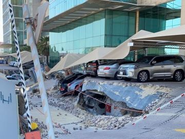 Обрушение многоярусной парковки с суперкарами в Саудовской Аравии (ВИДЕО)
