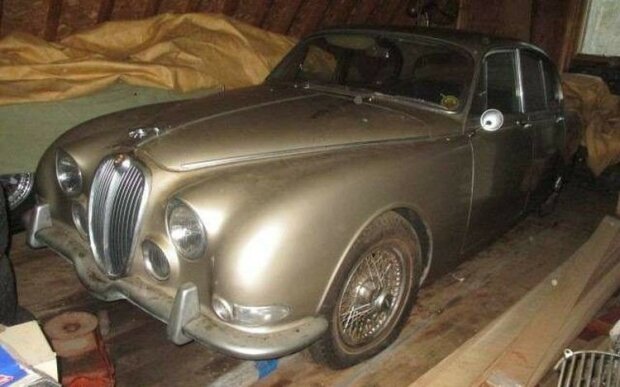 В США в заброшенном гараже нашли редкий Jaguar S-Type 1966 года