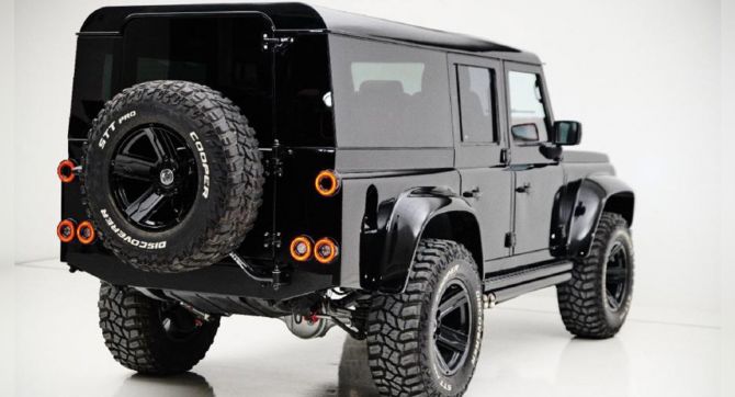 Итальянское ателье представило уникальную версию Land Rover Defender