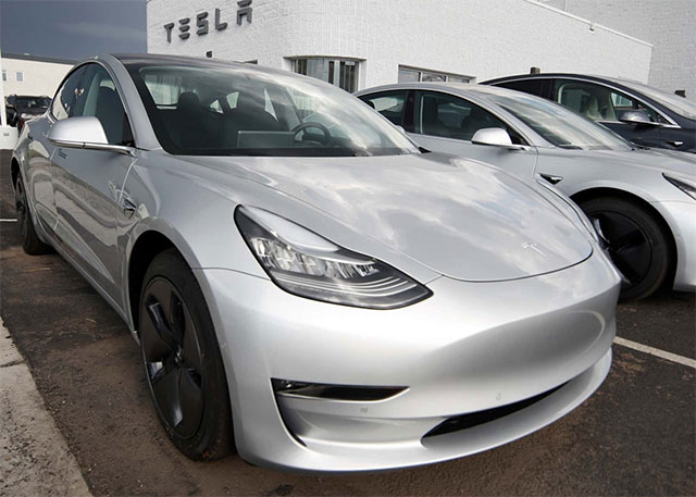 Замена батареи на электрокаре Tesla обошлась в половину стоимости самого авто