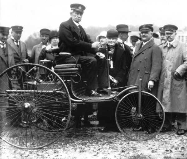 Как появился самый первый бензиновый автомобиль