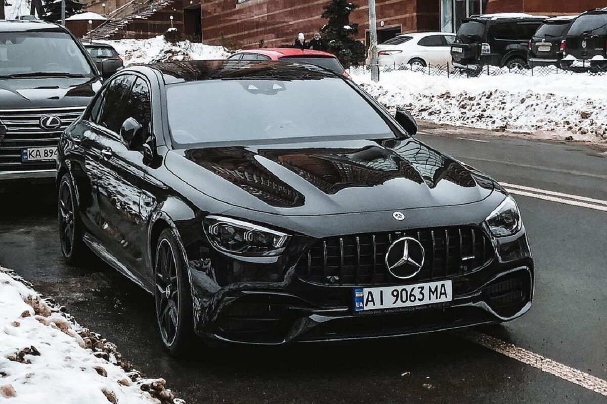 В Украине появился новейший заряженный Mercedes-AMG