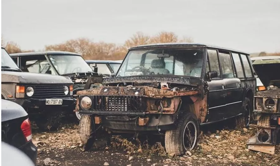 В Британии обнаружили огромное \"кладбище\" внедорожников Land Rover: фото
