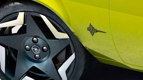 Opel заменит логотипы на машинах QR-кодами