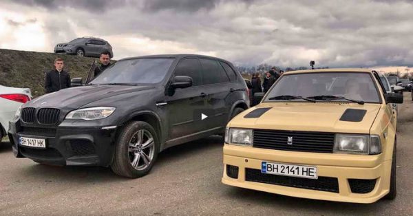 Одесский дедушка на “Москвиче” обогнал Audi S4 и BMW X5M в драг-рейсинге