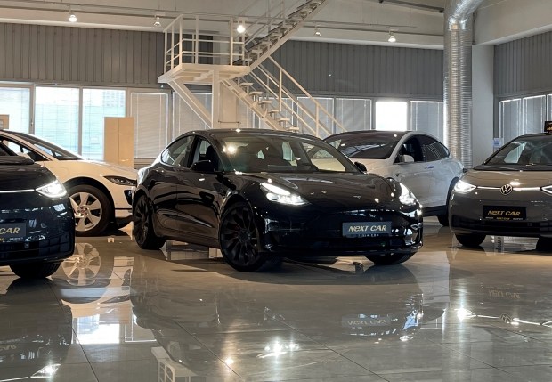 Обновленная Tesla Model 3 уже в Украине