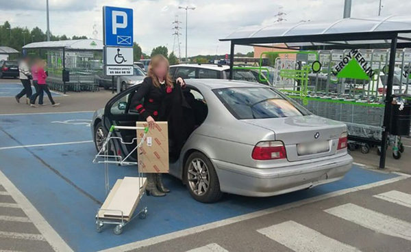 В Украине изменился штраф за парковку на местах для инвалидов