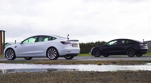 Старая Tesla Model 3 неожиданно оказалась лучше новой (видео)