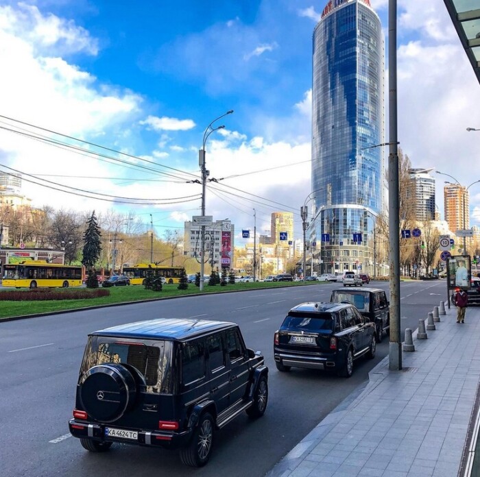В Украине заметили кортеж из авто стоимостью свыше 1 млн долларов