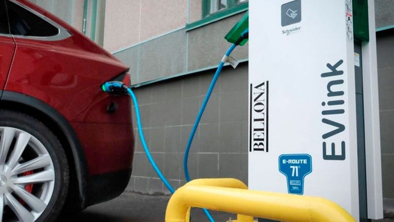 Бензиновые автомобили обгонят в цене электрокары уже через 6 лет