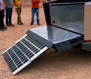 Прототип Tesla Cybertruck в Техасе продемонстрировал откидной трап и пневмоподвеску