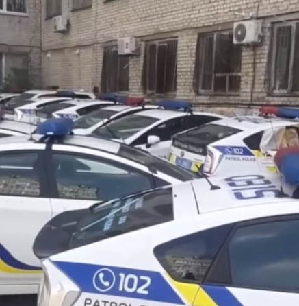 \"Кладбище авто\": в Днепре нашли десятки разбитых полицейских автомобилей (видео)