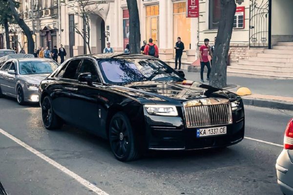 В Украине «засветился» роскошный Rolls-Royce 2021 года за $400 000