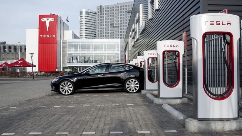 Компания Tesla намерена заняться ресторанным бизнесом