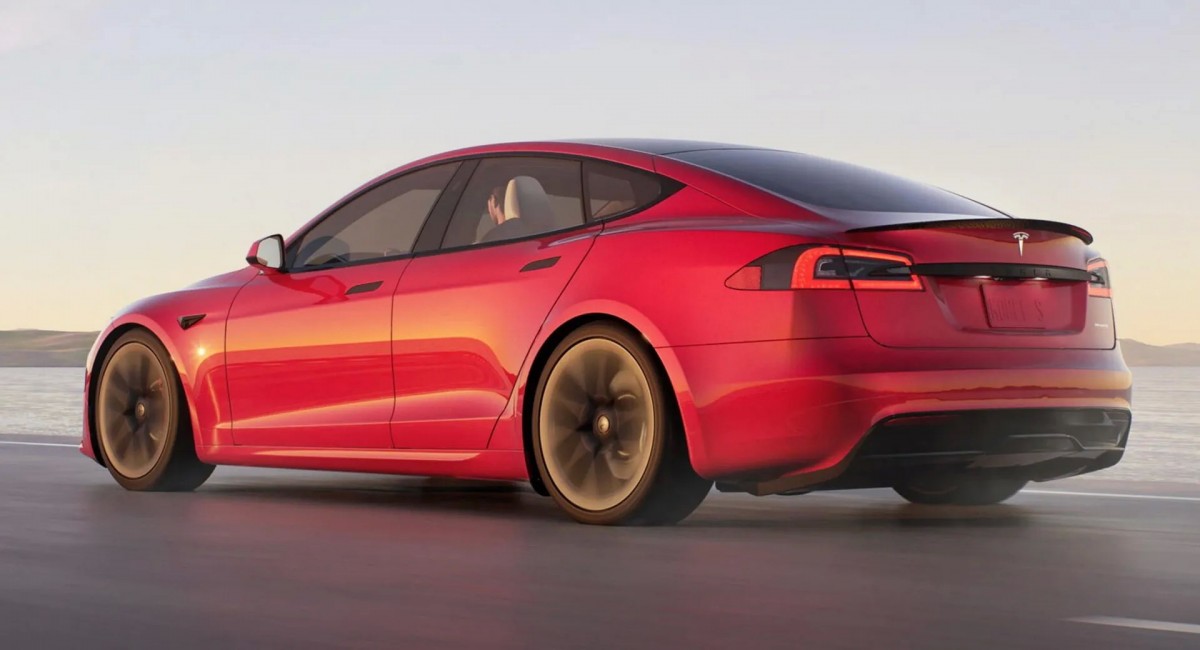 Tesla представила свою самую быструю и самую дорогую модель