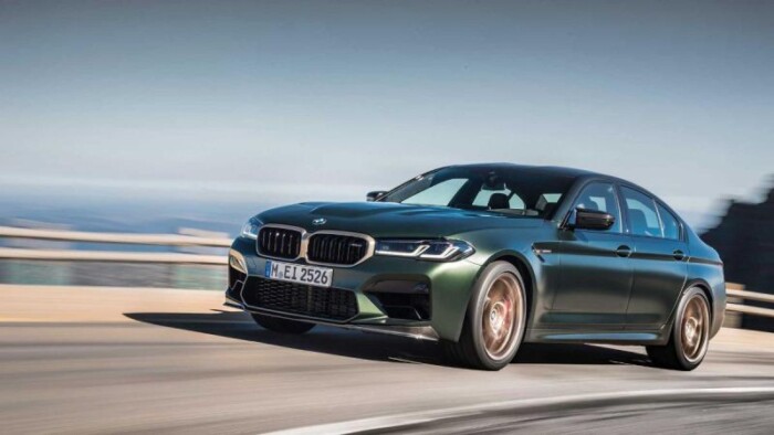 В сети показали, как BMW M5 CS гонит на максимальной скорости по автобану