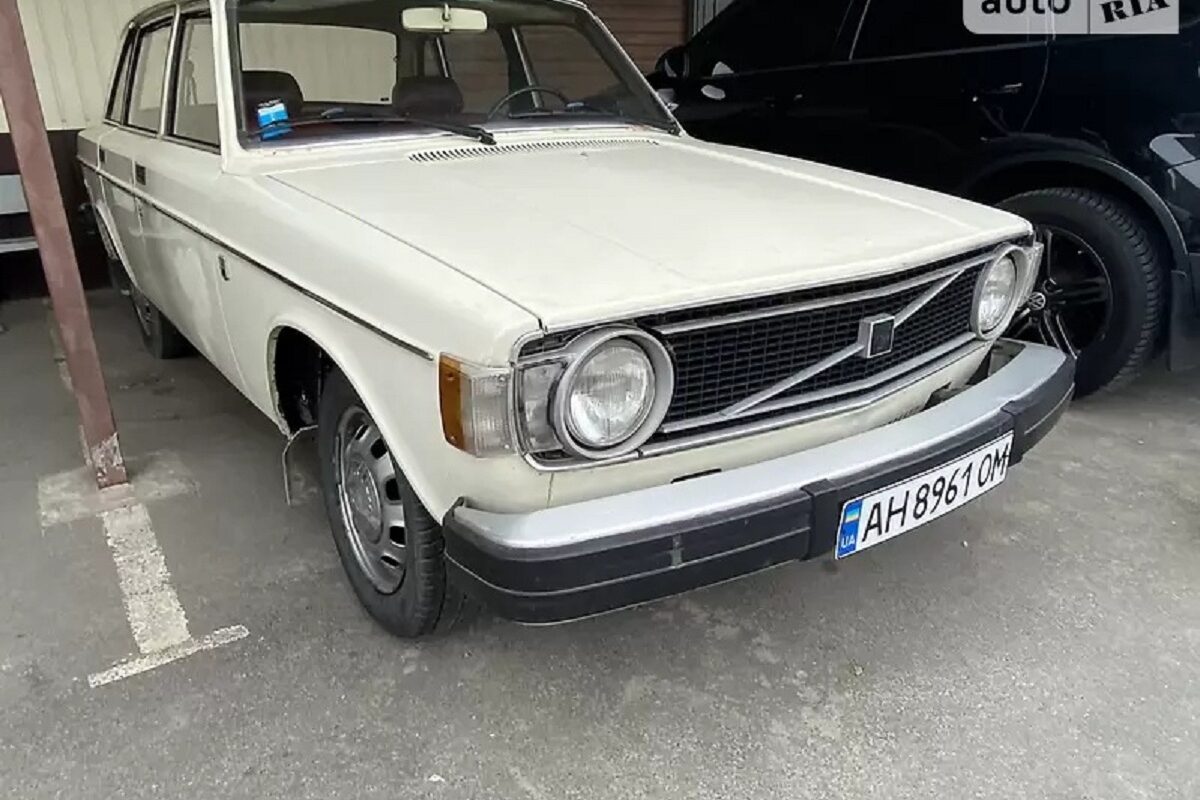 В Украине обнаружили редкий Volvo 70-х в оригинальном состоянии