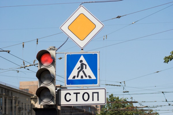 Проезд на красный сигнал светофора: какой штраф заплатит водитель